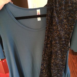 Lularoe leggings OS and perfect T size S